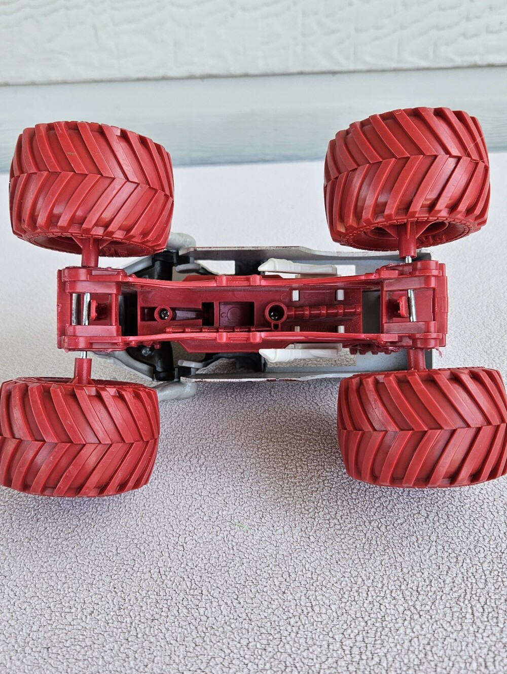Monster Jam 1:24 Die Cast Monster Truck Zombie Red White Metal - Picture 7 of 7